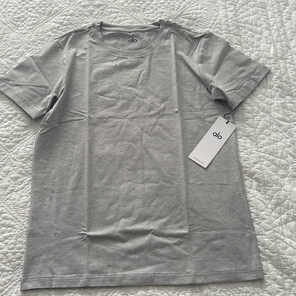 NWT Alo menโs conquer reform t shirt